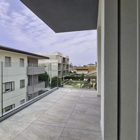 Modern Flat With Terrace In