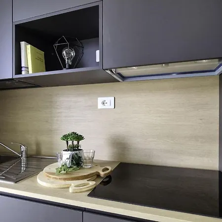 Apartment Modern Flat With Terrace In *