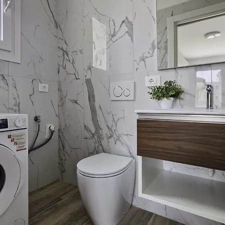 Modern Flat With Terrace In