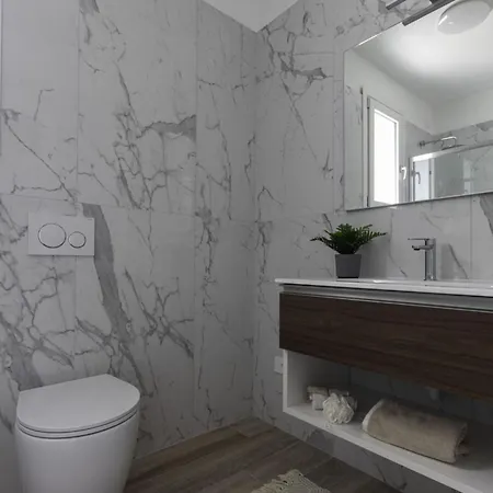 Modern Flat With Terrace In Daire